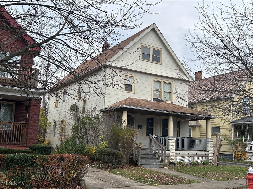 view of front facade with covered porch