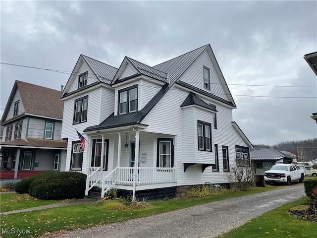 view of front of house with a porch