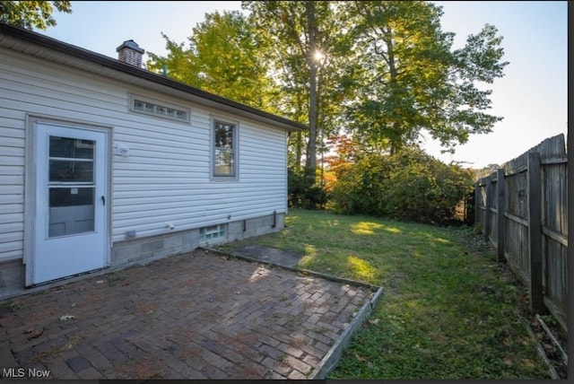 view of yard with a patio