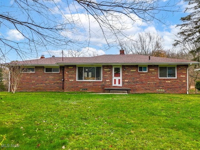 view of front of property with a front yard