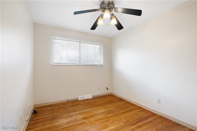 unfurnished room featuring ceiling fan, crown molding, and light hardwood / wood-style flooring