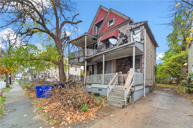 view of front facade featuring covered porch and a balcony