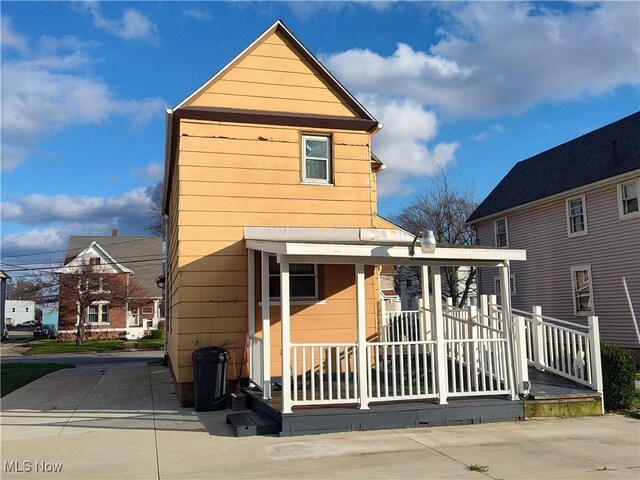 975 Broad St, Conneaut, OH 44030 - view of front of home featuring covered porch