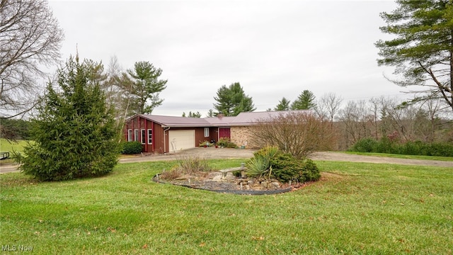 view of front of house featuring a front yard and a garage