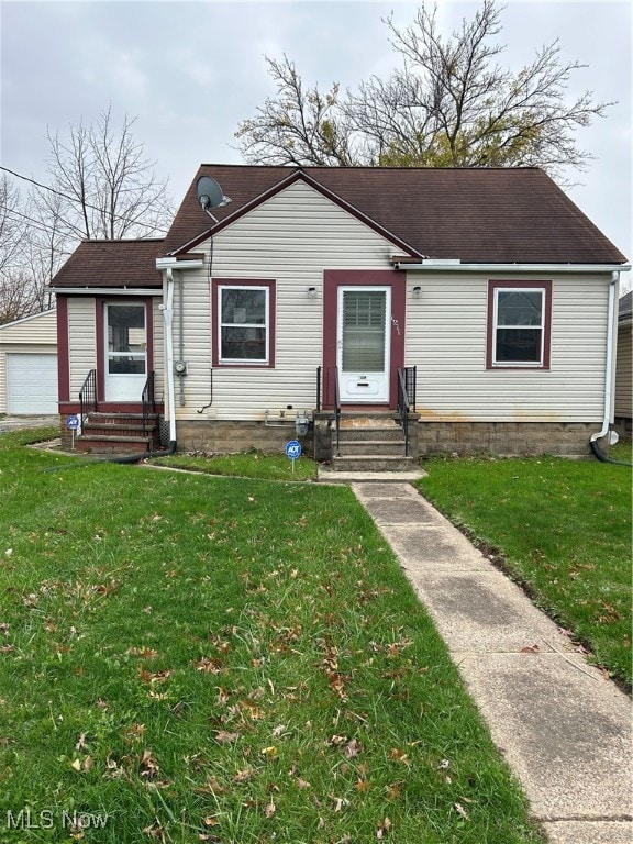 view of front of home featuring a front lawn