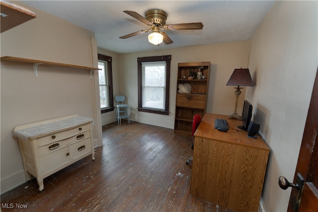 foyer with a ceiling fan, dark wood-style floors, and baseboards