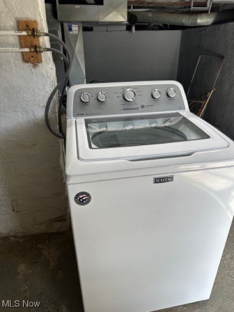 laundry room with washer / clothes dryer