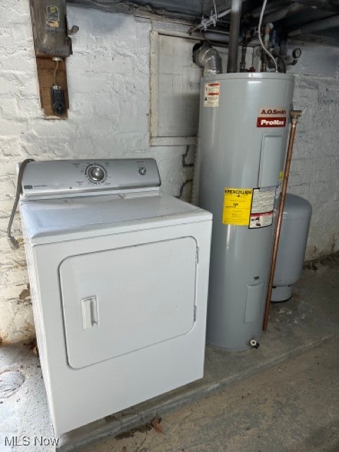 laundry area with washer / clothes dryer and water heater