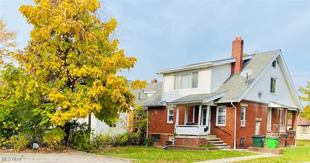 view of front of house featuring a front yard and a porch