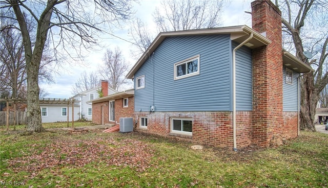 view of home's exterior with cooling unit