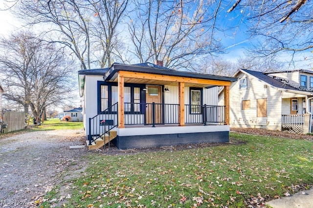 view of front facade with covered porch and a front lawn