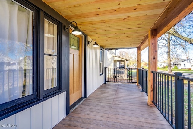 balcony featuring covered porch