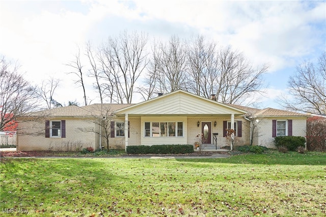 single story home with a front lawn