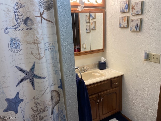 bathroom featuring a shower with shower curtain and vanity