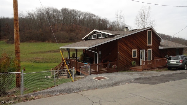 view of front of house with a front lawn