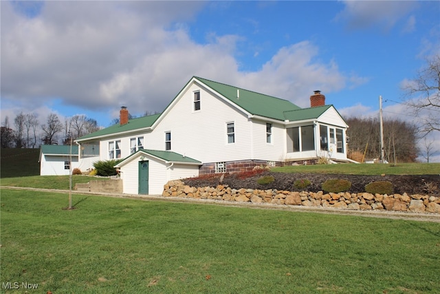 view of front of property featuring a sunroom and a front yard