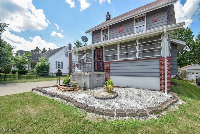 view of front of home with a front lawn