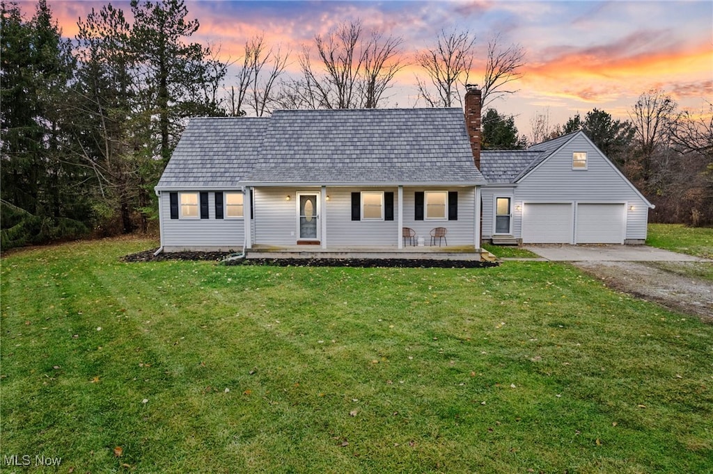 view of front of home featuring a yard