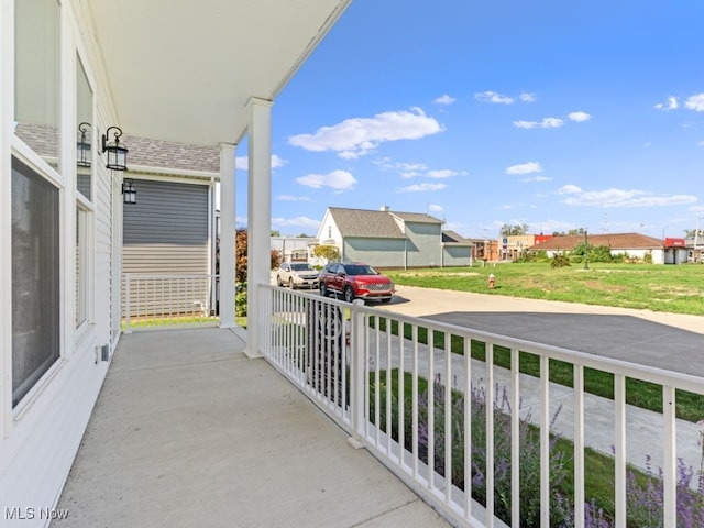 balcony featuring covered porch