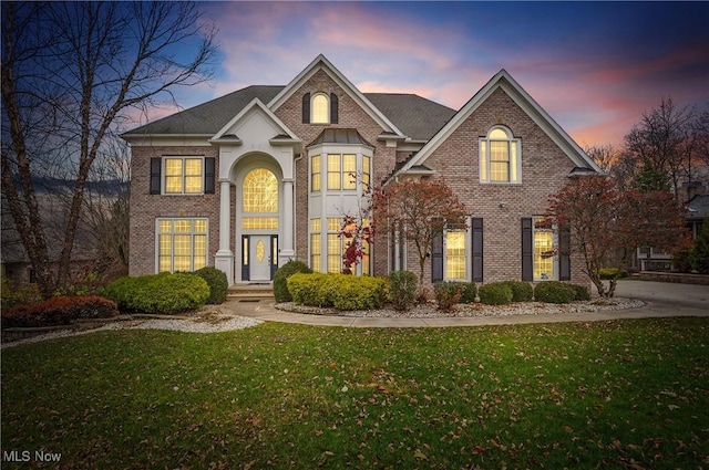 view of front property with a lawn