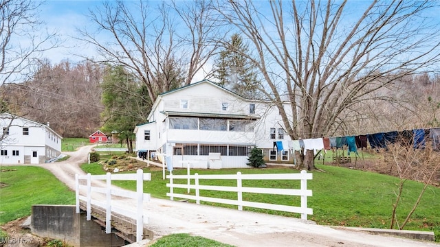 view of front facade with a front yard