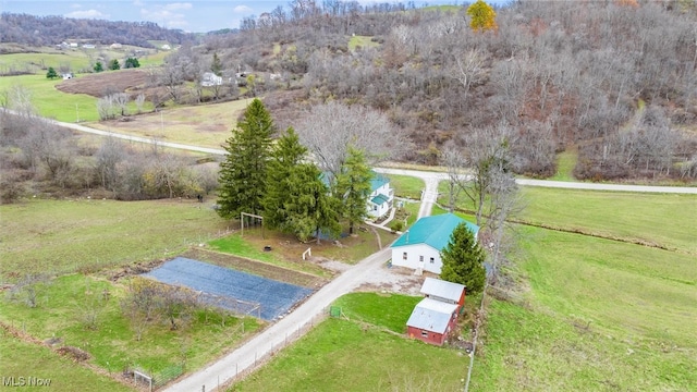 birds eye view of property featuring a rural view