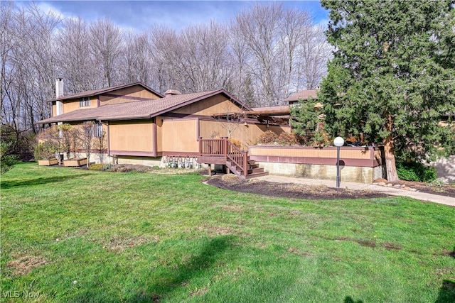 view of front of house featuring a wooden deck and a front lawn