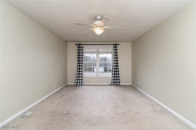 carpeted empty room featuring ceiling fan