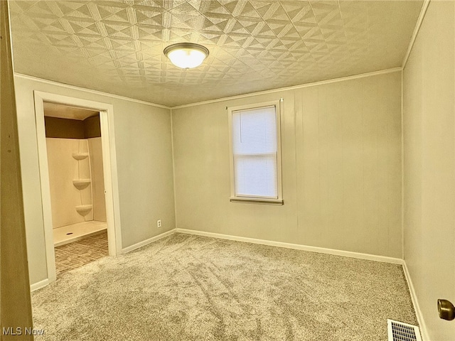 unfurnished room featuring carpet flooring and crown molding