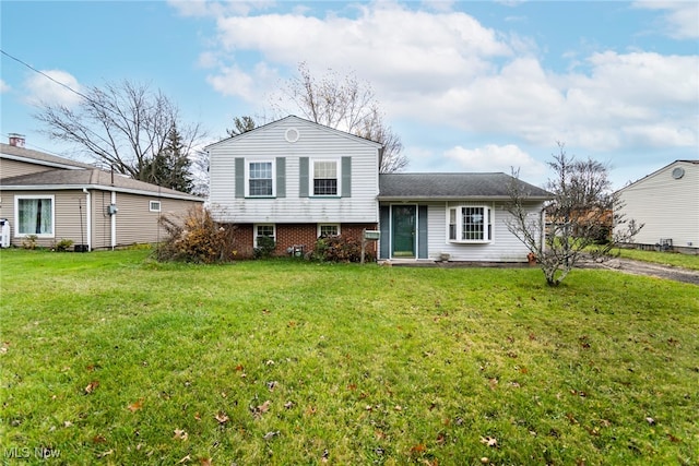 split level home with a front lawn