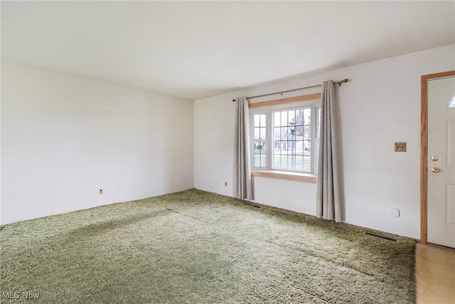 unfurnished room featuring carpet floors