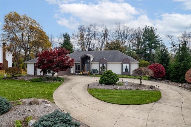 view of front of property with a front yard