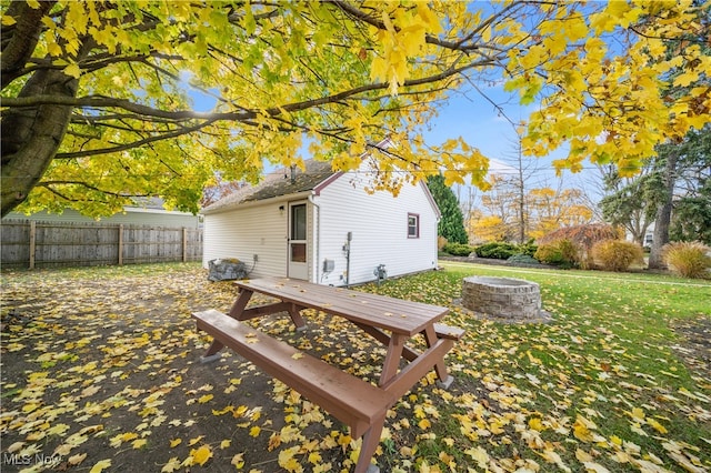 view of yard with a fire pit