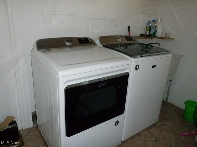 laundry area featuring washer and clothes dryer