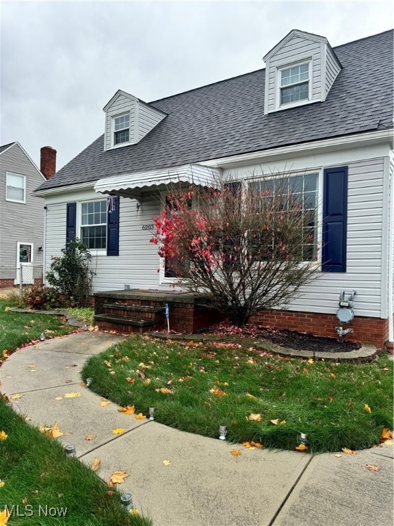 new england style home with a front lawn