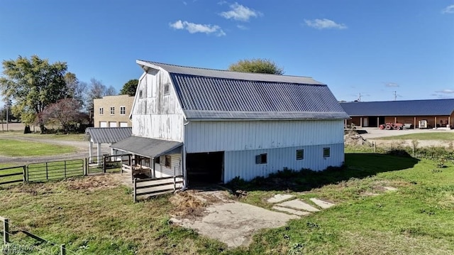 view of side of property with an outdoor structure