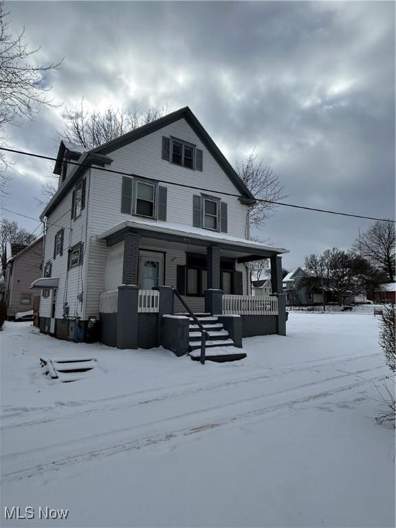 front facade featuring a porch