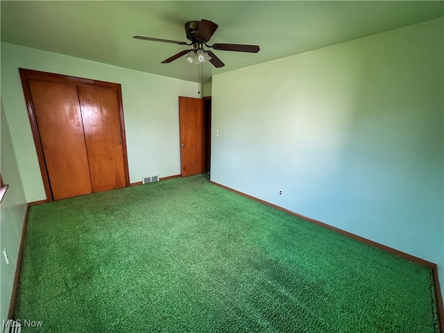 unfurnished bedroom featuring ceiling fan, a closet, and carpet floors