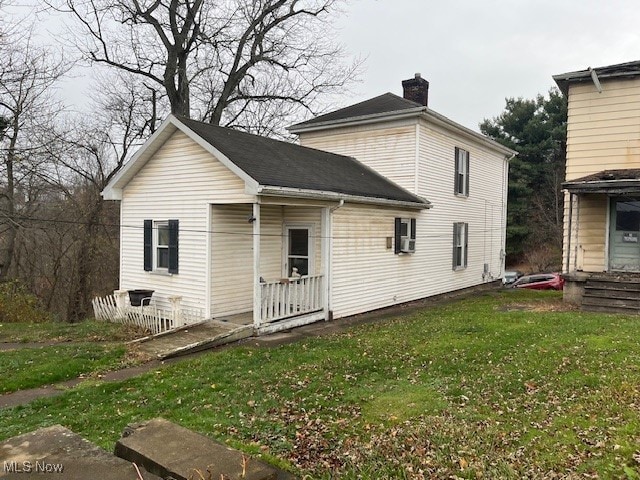 back of house featuring a yard