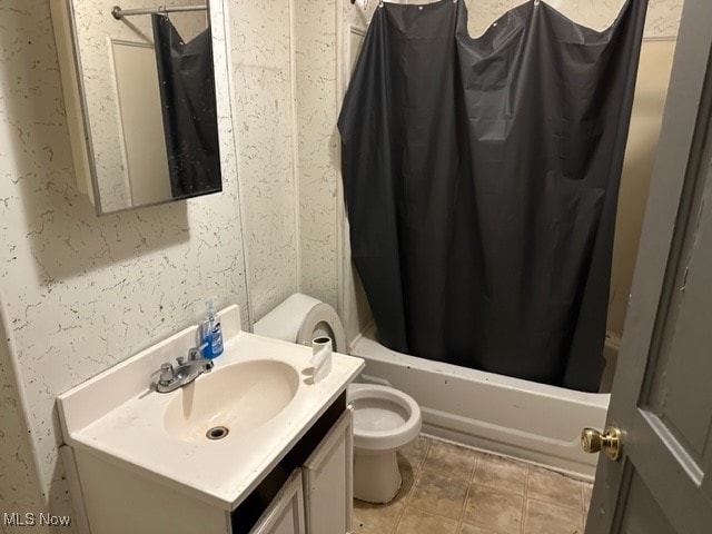 full bathroom featuring tile patterned floors, vanity, shower / bathtub combination with curtain, and toilet