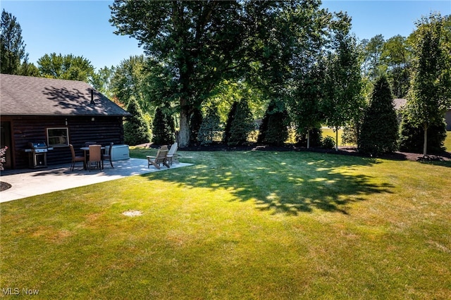 view of yard with a patio