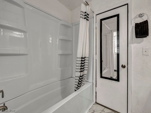 bathroom featuring shower / bath combo