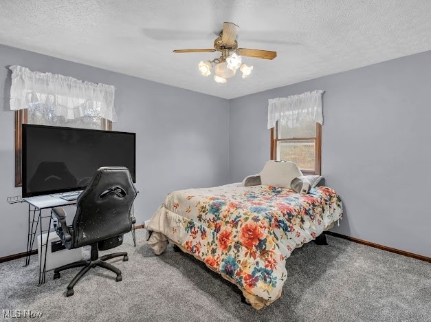 bedroom featuring a textured ceiling, carpet floors, and ceiling fan