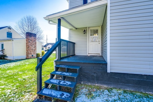 property entrance featuring a lawn