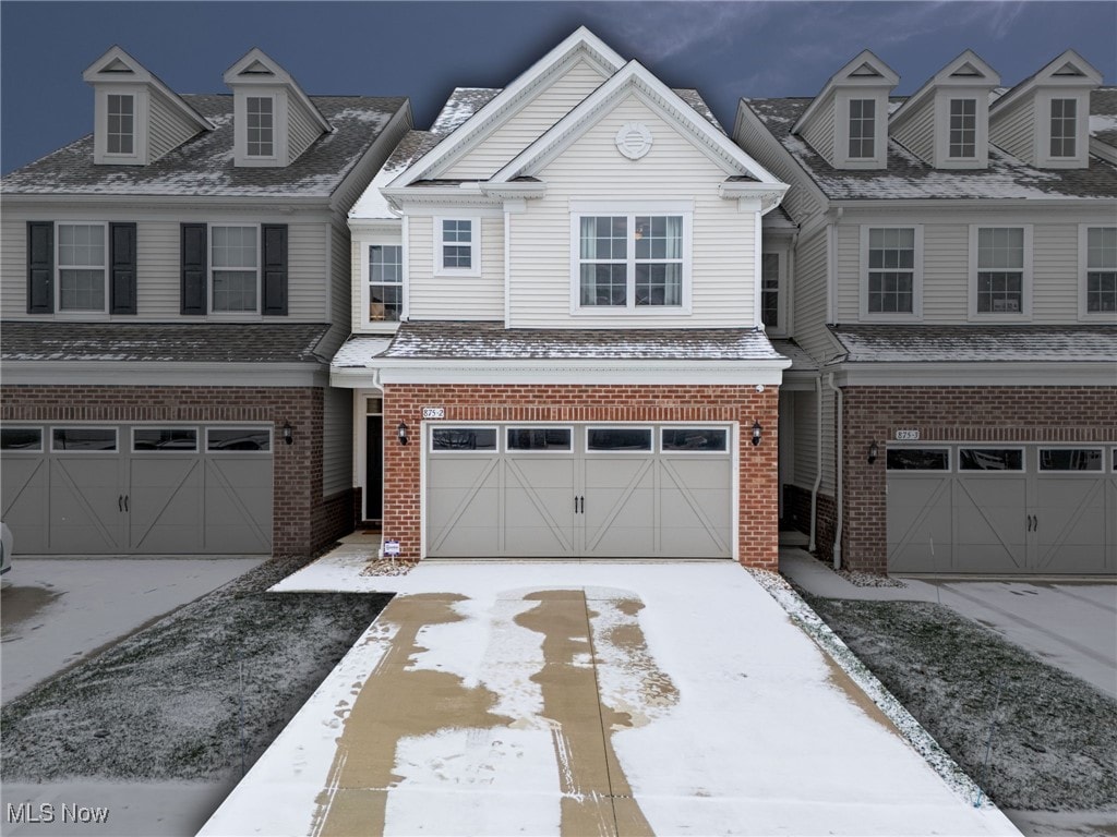 view of front facade featuring a garage