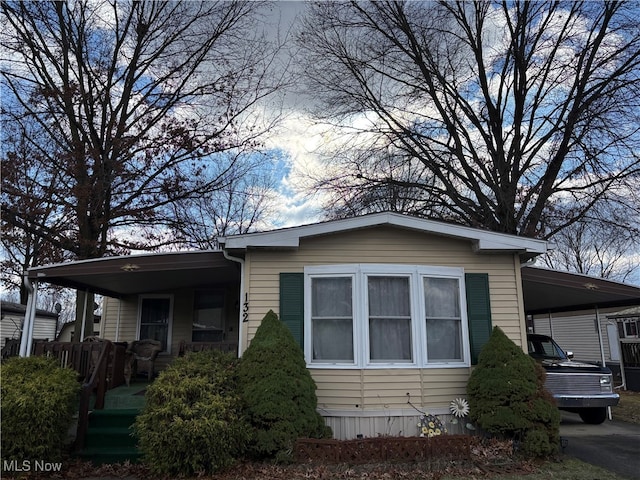 view of front facade featuring a carport