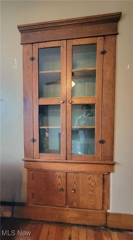119 Euclid Pl, Marietta, OH 45750 - detailed view of wood finished floors