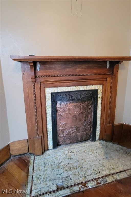 interior details with hardwood / wood-style floors