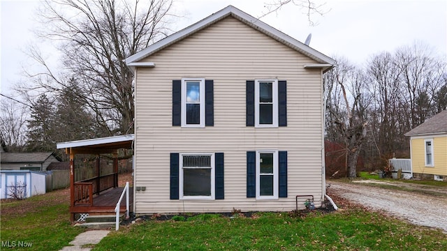 view of front of house with a front lawn