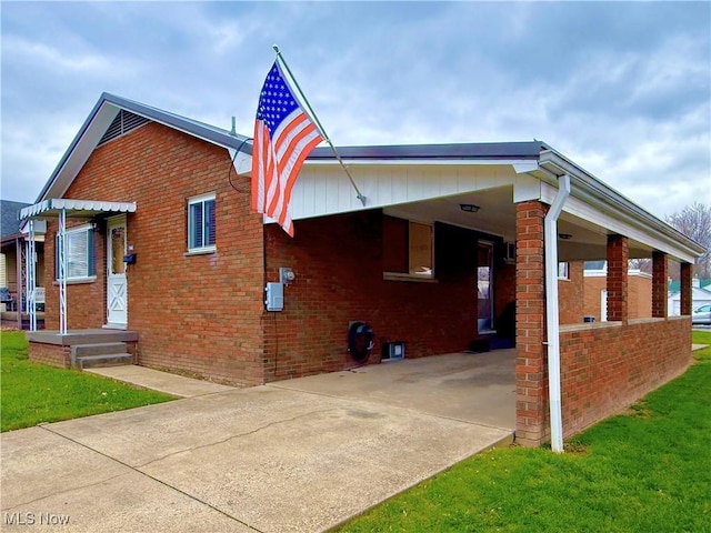 view of front of home with a carport